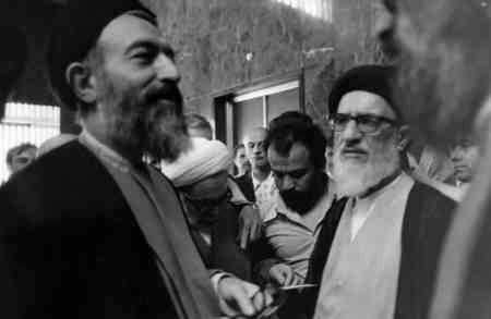 همراه با آیتالله طالقانی در افتتاحیه دوره اول آن مجلس در ساختمان مجلس سنا