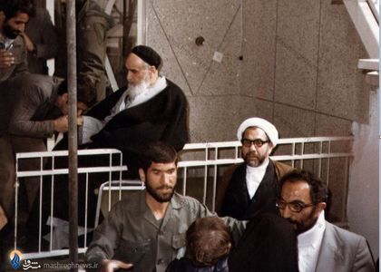 شهید سید اسدالله لاجوردی در دیدار کارکنان دادستانی کل کشور با امام خمینی