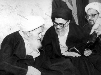 دیدار رهبر معظم انقلاب با آیت الله العظمی اراکی در سفر به قم در اسفند 1370