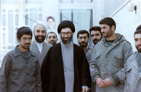 دیدار آیت اللهخامنهای در حاشیه سفر مقدس قم در سال 1364